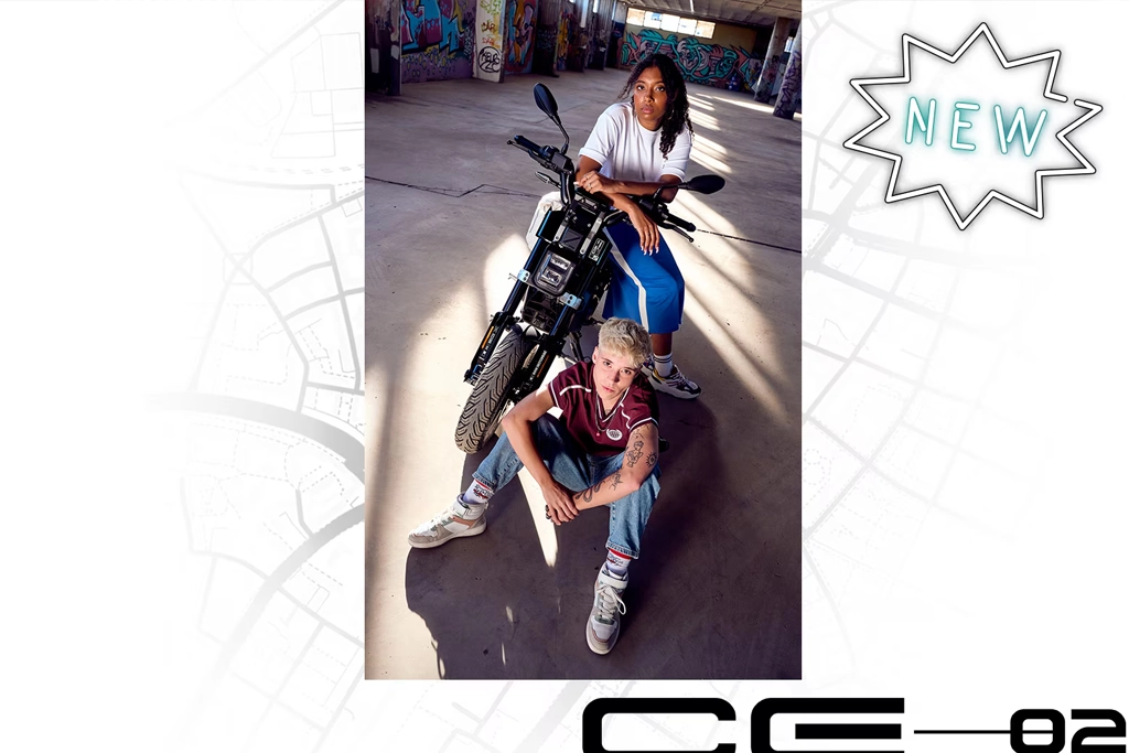 Vue avant du BMW Motorrad CE 02