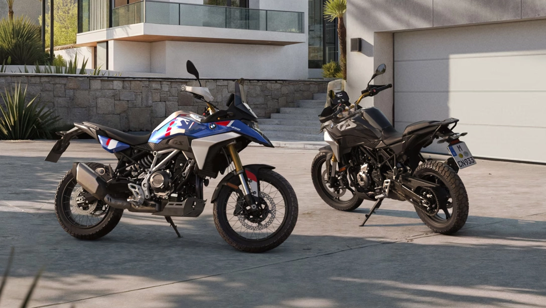 BMW Motorrad F 450 GS vue de profil sur route, ambiance aventure