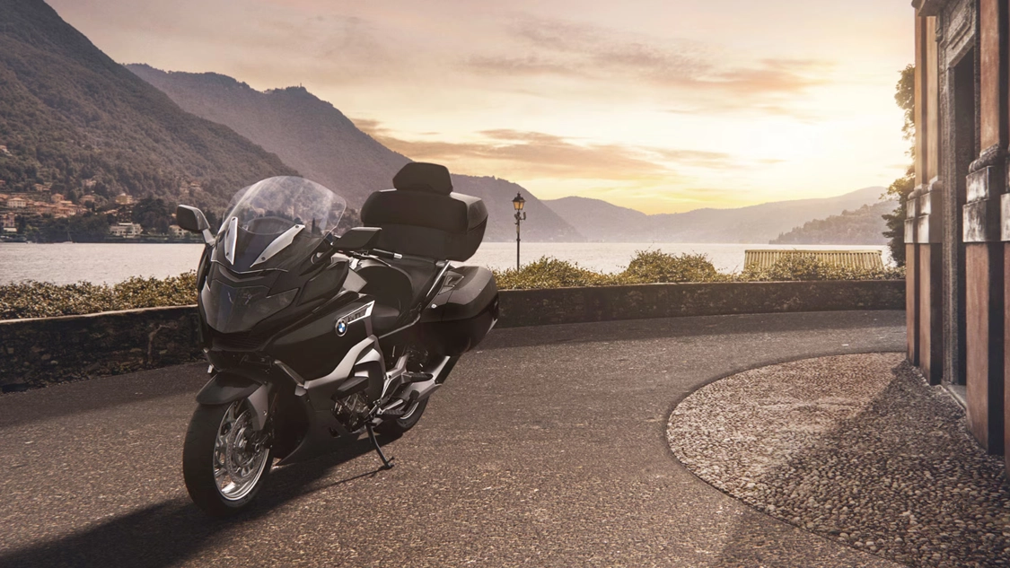 BMW Motorrad K 1600 GTL sur route de montagne