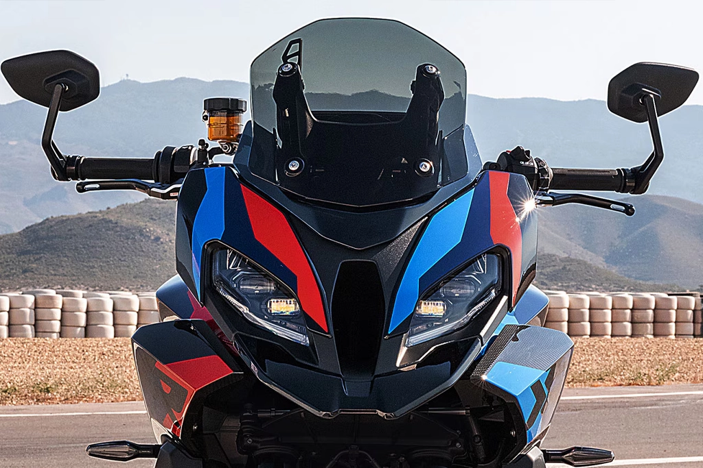 Tableau de bord digital de la BMW Motorrad M 1000 XR.