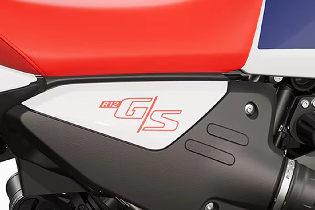 BMW Motorrad R 12 G/S vue de trois-quarts avant sur terrain accidenté