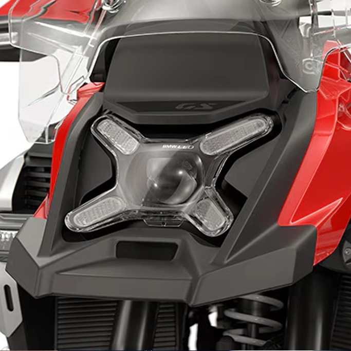 Vue avant de la BMW Motorrad R 1300 GS Adventure sur route