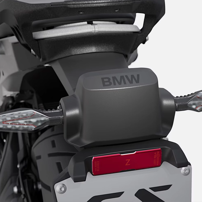 Vue avant de la BMW Motorrad R 1300 GS sur route