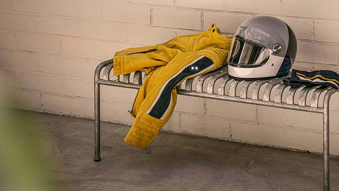 Tableau de bord numérique de la BMW Motorrad R 18 Transcontinental avec écran TFT et commandes intuitives.