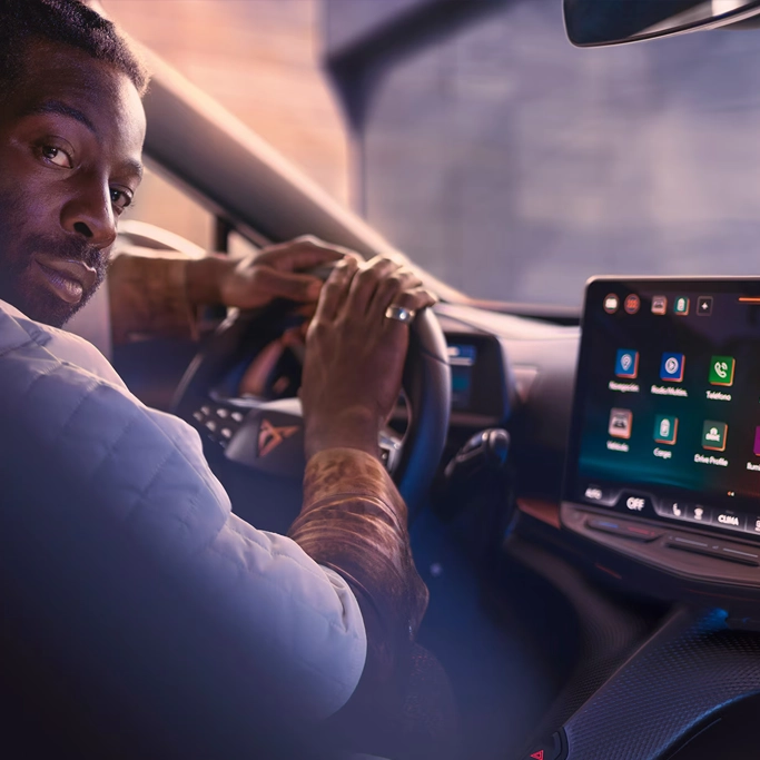 Vue intérieure du Cupra Tavascan avec sièges sport