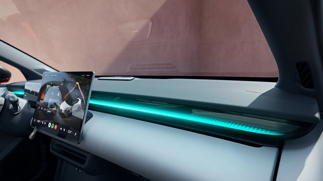 Intérieur du Lynk & Co 02 électrique avec écran central