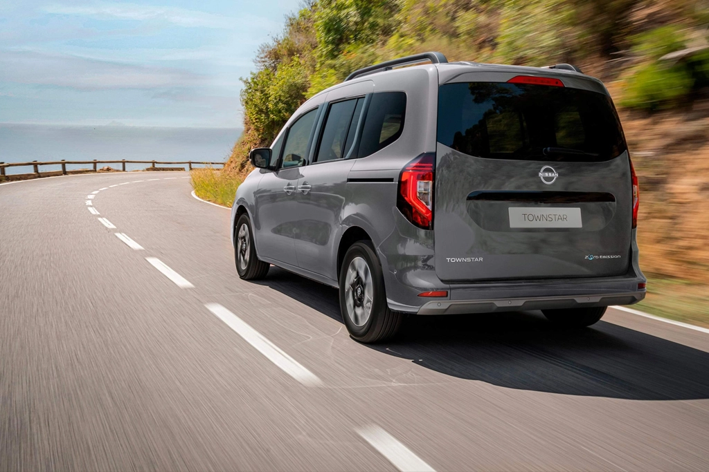 Nissan Townstar électrique stationné en ville